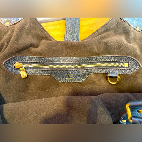 Louis Vuitton Shoulder Bag Monogram Mahina XL Black - Picture 6 of 11